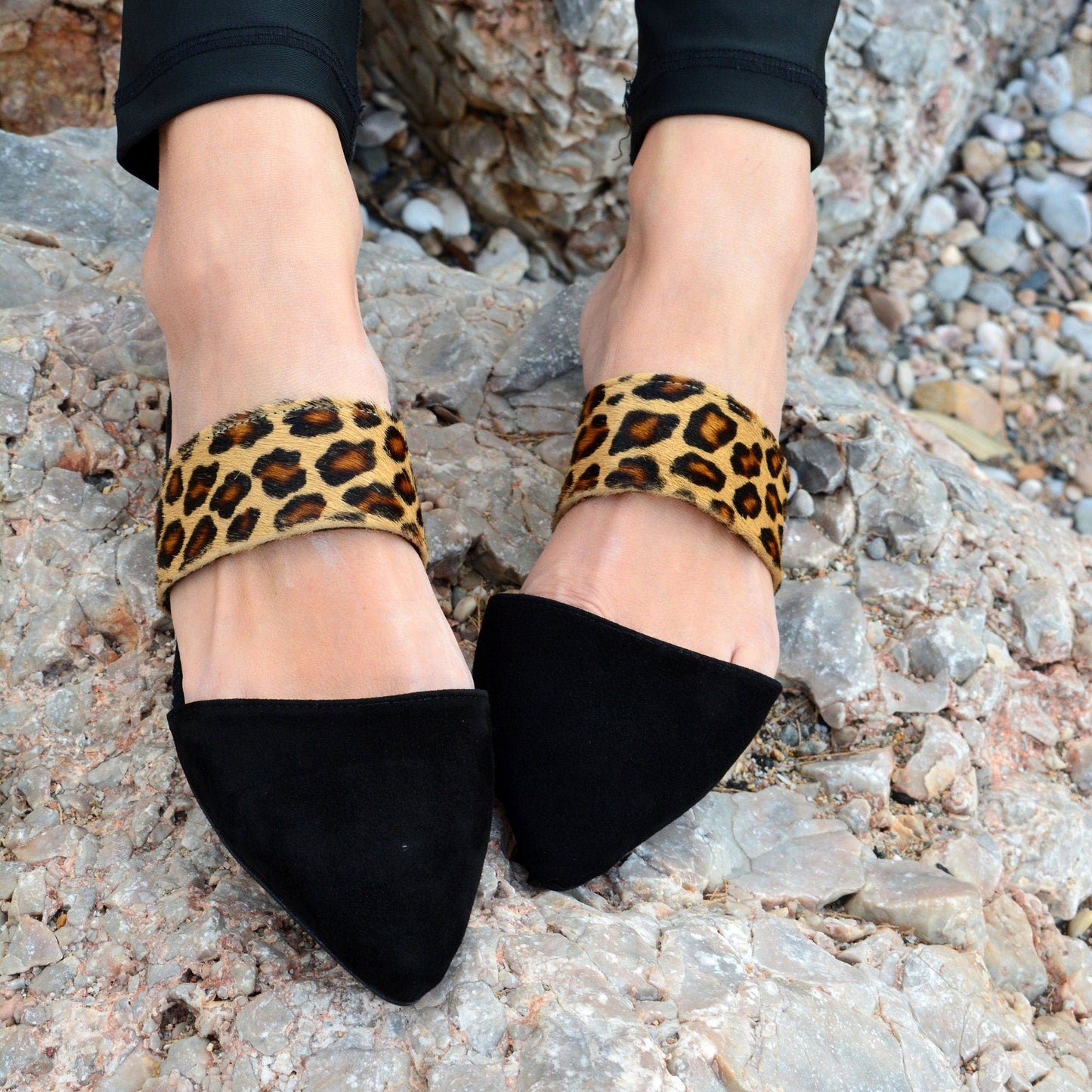 Μυτερά Δερμάτινα Μποτάκια Suede με Animal Print Vilma